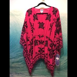 New DG2 fuchsia and black top with tags